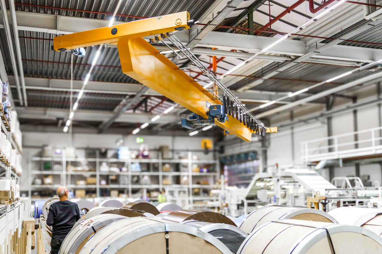Montage eines neuen Kran in einer bestehenden Produktionshalle | Foto: Erik Krüger
